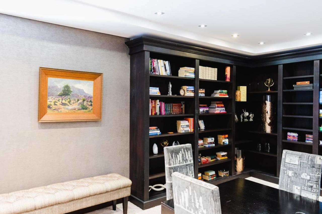 בלומפונטייין Tredenham Boutique Hotel מראה חיצוני תמונה Library