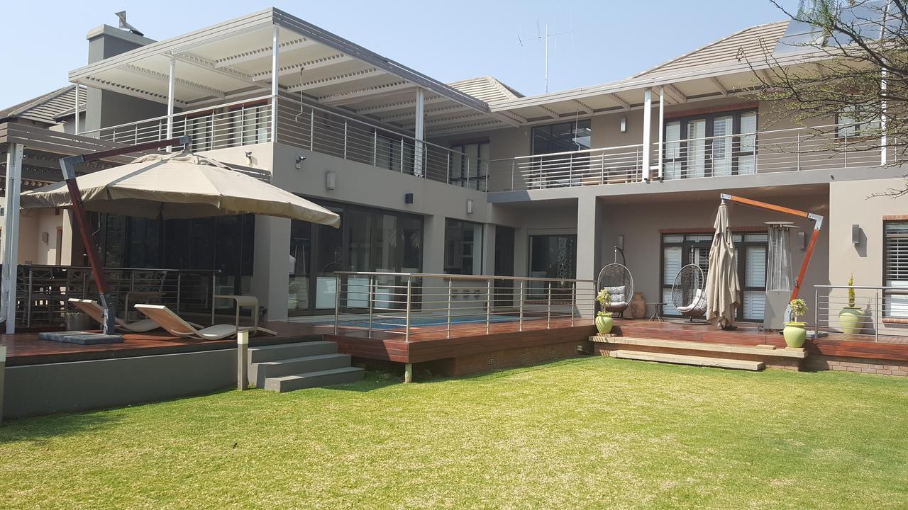 בלומפונטייין Tredenham Boutique Hotel מראה חיצוני תמונה The residence of the South African ambassador in Gaborone