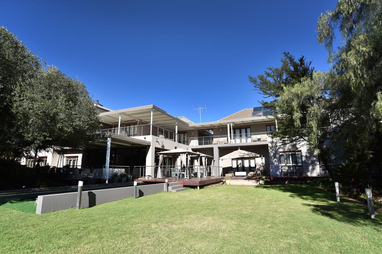 בלומפונטייין Tredenham Boutique Hotel מראה חיצוני תמונה The clubhouse at the Royal Perth Golf Club